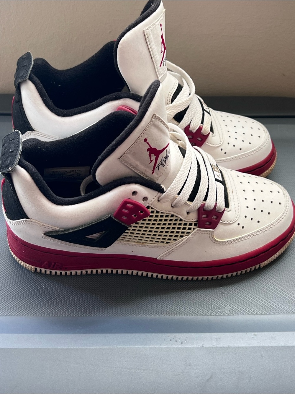 Kids White and Pink Low-Top Retro Sneakers - Picture 3 of 7
